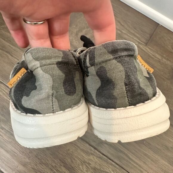 Hey Dude Wendy Grey Green Camo Lace Up Lightweight Shoes - Size 6 - EUC - Picture 4 of 8